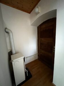 Ofen vor der Kellertüre