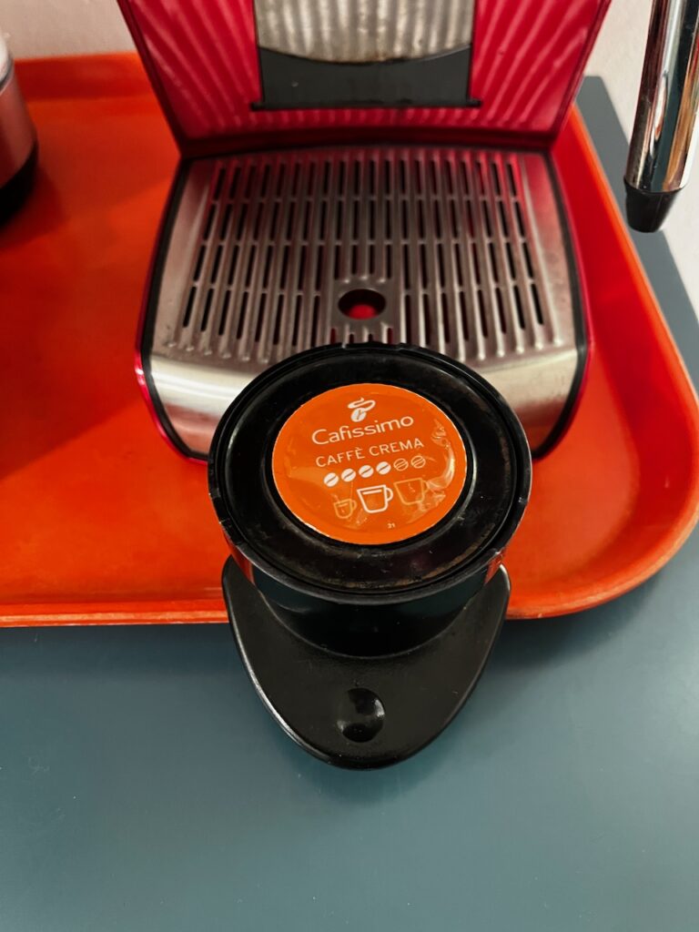 insert the capsule in the plastic part